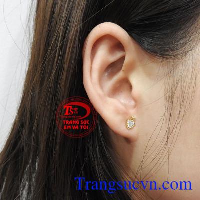 Hoa tai nữ vàng nhỏ xinh sẽ đem đến sự đáng yêu và vô cùng nữ tính cho người đeo.