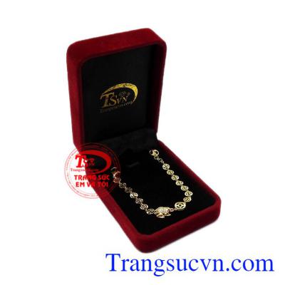 Với kiểu sáng hợp thời trang và trẻ trung sẽ giúp phái nữ càng thêm xinh đẹp hơn. Lắc nữ thiềm thừ vàng thịnh vượng