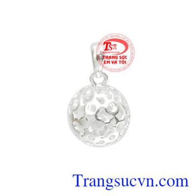 Mặt bạc nữ xinh xắn được chế tác tinh xảo sẽ mang lại vẻ nữ tính, trẻ trung cho các nàng.