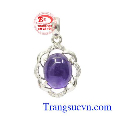 Mặt bạc thạch anh tím độc đáo mang lại vẻ thanh thoát, xinh xắn, hợp thời trang.