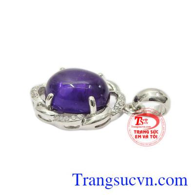 Đá thạch anh tím là viên đá mang lại may mắn về phong thủy, tăng cường sức khỏe.