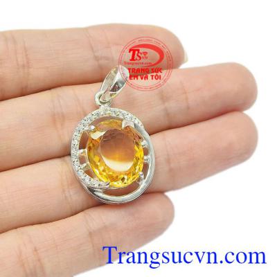 Mặt bạc thạch anh vàng đẹp phù hợp với người mệnh Kim và Thổ.