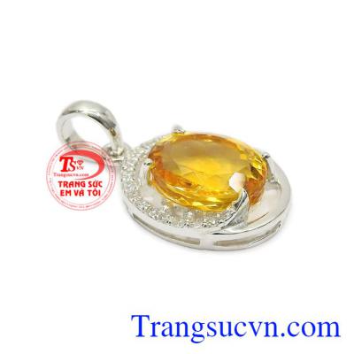 Mặt dây bạc được thiết kế tinh tế, hợp xu hướng, hiện đại.