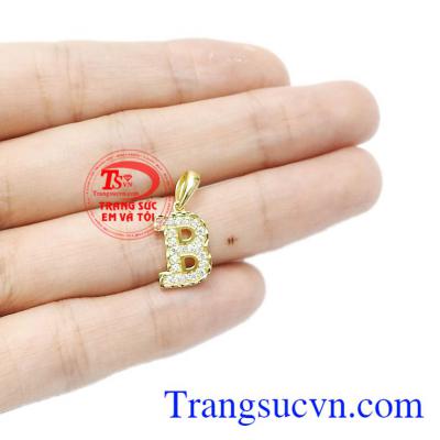 Mặt dây chữ B nổi bật có thể đặt chế tác theo yêu cầu. 