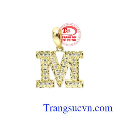 Mặt dây chữ M trẻ trung được nhập khẩu từ Korea sẽ là sự lựa chọn yêu thích cho các cô nàng ưa chuộng phong cách Hàn.