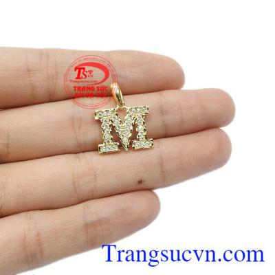 Mặt dây chữ M trẻ trung giao hàng toàn quốc.