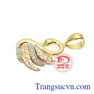 Mặt dây chuyền vàng xinh xắn mang lại phong cách thời trang, sang trọng và quý phái
