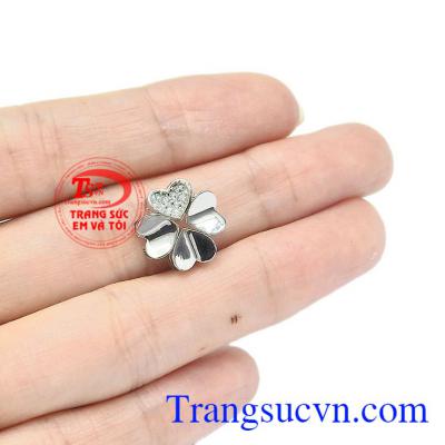 Mặt dây cỏ bốn lá duyên dáng thương hiệu uy tín, chất lượng, giao hàng nhanh toàn quốc.