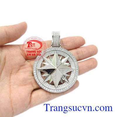 Từng thiết ké chế tác tinh xảo như một sức hút ma thuật mang lại sức mạnh và tài trí cho người dùng. Mặt dây nam thượng lưu