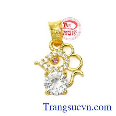 Mặt dây nữ vàng tuổi Tý được chế tác tinh xảo mang lại vẻ xinh xắn, dễ thương cho phái nữ.