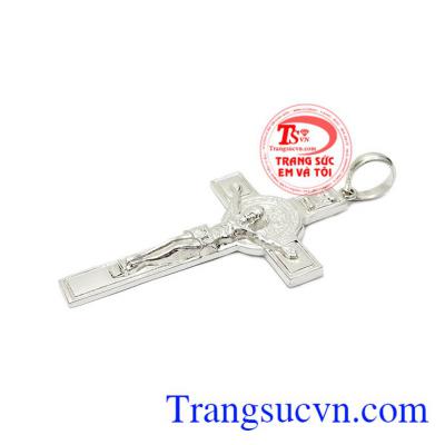 Thiết kế tinh xảo mang đến cho người dùng một sản phẩm hoàn hảo. Mặt thánh giá bạc cứu rỗi