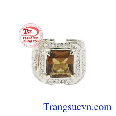 Nhẫn bạc nam thạch anh khói long phụng mang phong cách trẻ trung và nam tính.
