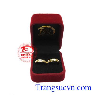 Sản phẩm được bảo hành uy tín, giao hàng toàn quốc. Nhẫn cưới thánh giá yêu thương.