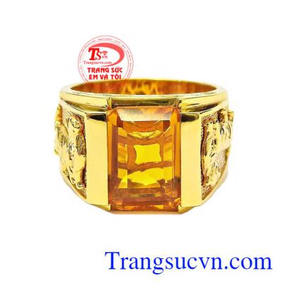 Chiếc nhẫn được chạm khắc hình hổ dũng mãnh mang lại điềm lành, may mắn cho phái mạnh. Nhẫn nam citrine tuổi Dần
