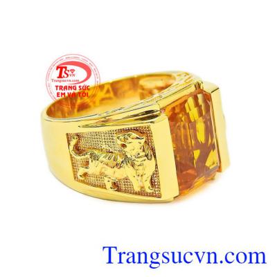 Hổ là sinh vật được ví là chúa tể sơn lâm - vị vua của muôn loài chúng là biểu tượng của niềm kiêu hãnh, mạnh mẽ, kiên định. Nhẫn nam citrine tuổi Dần