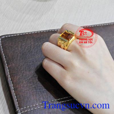Nhẫn nam citrine tuổi Dần hợp với những người mang mệnh Thổ và Kim, là sự lựa chọn hoàn hảo cho các quý ông.