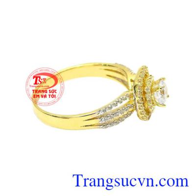 Sản phẩm dùng làm nhẫn đính hôn cũng khiến các nàng vô cùng thích thú. Nhẫn nữ đính đá sành điệu