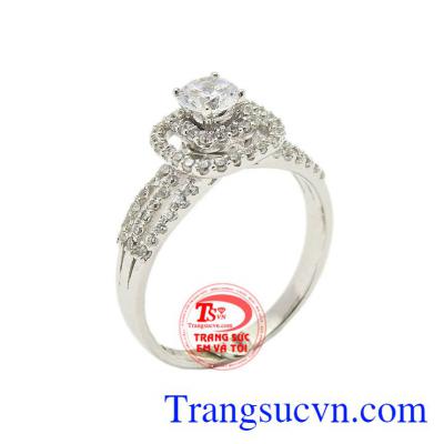 Nhẫn nữ vàng trắng say mê mang lại vẻ đẹp thuần khiết, tinh tế cho phái đẹp.