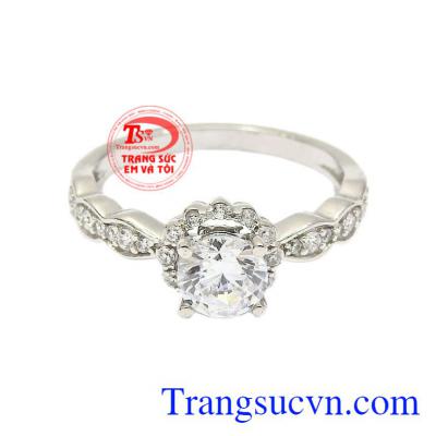 Nhẫn nữ đã là món trang sức vô cùng quen thuộc với phái nữ tạo điểm nhấn cho các nàng. Nhẫn nữ vàng trắng thục nữ