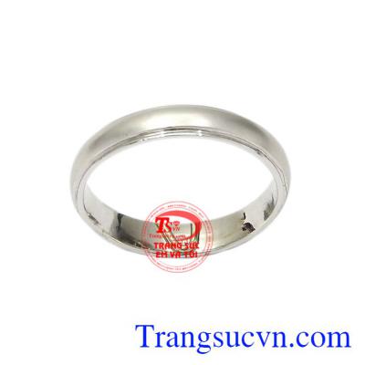 Chỉ một chiếc nhẫn hay sợi dây chuyền thôi cũng khiến cho bạn trở nên nổi bật hơn rồi.