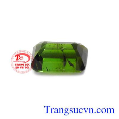 Viên Tourmalin thịnh vượng mang đến may mắn cho người dùng.