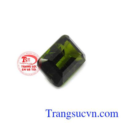 Viên đá này phù hợp cho những người sinh tháng 10 và là viên ngọc kỉ niệm 8 năm ngày cưới.