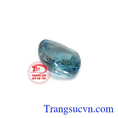 Viên Zircon xanh lam thiên nhiên này sẽ là lá bùa hộ mệnh cho những người mệnh Thủy và mệnh Mộc.