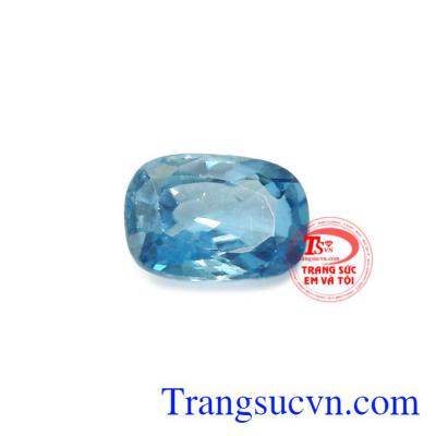 Người ta tin rằng, zircon giống như lá bùa hộ mệnh giải trừ tà ma, mang đến những tích cực về mặt công danh, sự nghiệp cho người dùng.