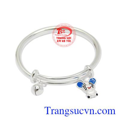 Vòng bạc trẻ em xinh xắn là món trang sức được các bậc cha mẹ ưa chuộng và lựa chọn để đeo cho con mình.