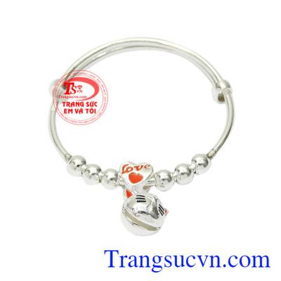 Vòng bạc trẻ em yêu thương được các nhà thiết kế tài ba của trang sức Em và Tôi gửi gắm tâm tư của các bậc cha mẹ vào trong sản phẩm.