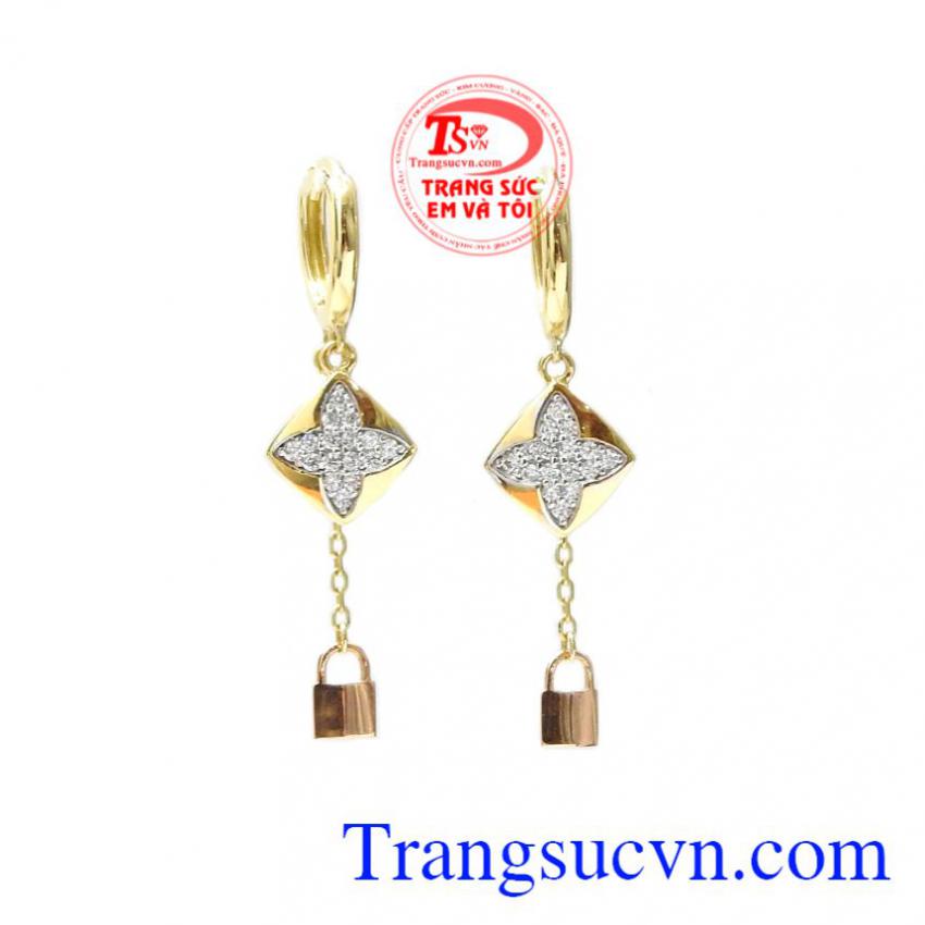 Đôi hoa tai xinh xắn
