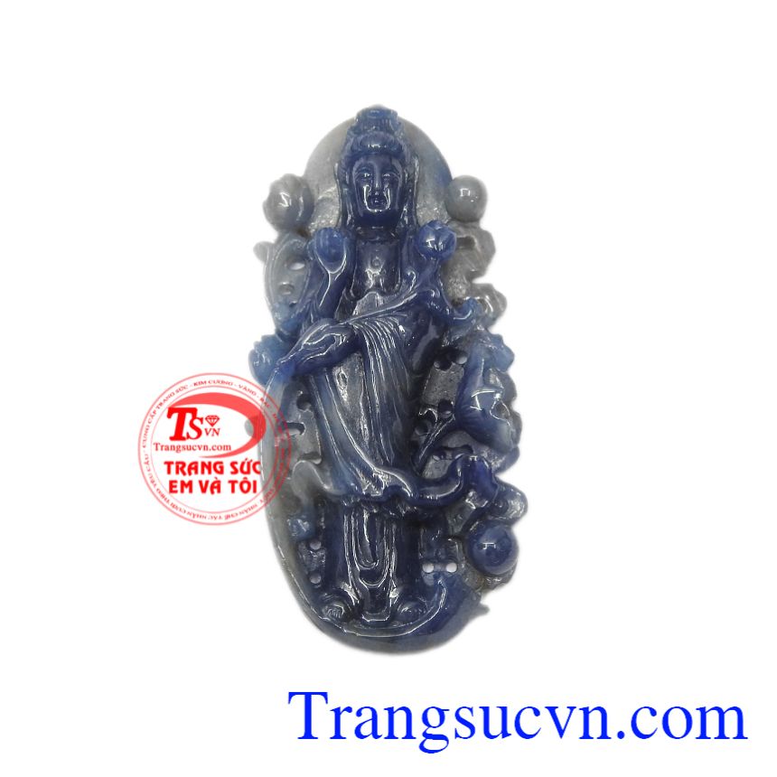 Phật quan âm Sapphire an yên là một sản phẩm mới được chạm khắc công phu, tỉ mỉ.