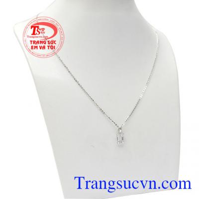 Sản phẩm kết hợp độc đáo mang lại sự dịu dàng, nữ tính cho người đeo,Bộ dây nữ vàng trắng thanh lịch