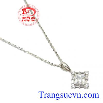 Bộ dây chuyền vàng duyên dáng phù hợp nhiều kiểu trang phục và phong cách thời trang khác nhau,Bộ dây vàng trắng độc đáo