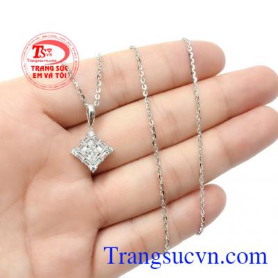 Là dòng sản phẩm rất được phái đẹp ưa chuộng, là món quà tặng tuyệt vời vào những dịp ý nghĩa,Bộ dây vàng trắng độc đáo