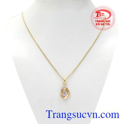 Bộ mặt dây nữ thanh thoát là sự kết hợp hoàn hảo giữa mặt dây vàng Italy và dây chuyền 18k chất lượng.