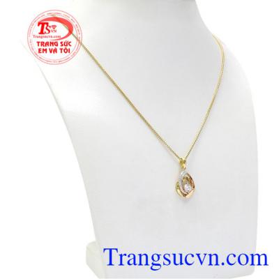 Bộ sản phẩm sẽ mang lại vẻ đẹp sang trọng toát lên vẻ thanh tao, trang nhã cho người đeo.