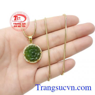 Sản phẩm thích hợp làm quà tặng cho người thân và bạn bè trong những dịp quan trọng,Bộ trang sức Jadeite hoa mai