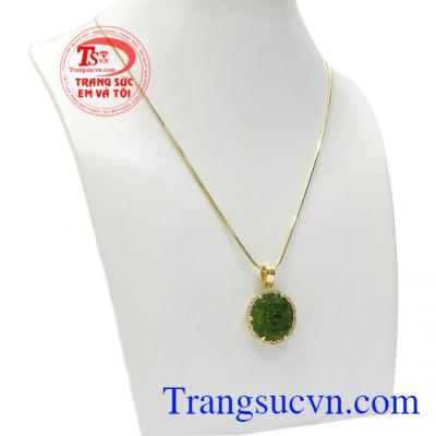 Với kiểu dáng nhẹ nhàng, tinh tế mang đến cho phái đẹp sự nữ tính nhưng không kém phần sang trọng và nổi bật,Bộ trang sức Jadeite hoa mai