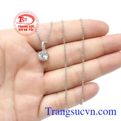 Sản phẩm phù hợp với mọi lứa tuổi và còn dễ dàng kết hợp với nhiều loại trang phục khác nhau,Bộ trang sức nữ vàng trắng dịu dàng