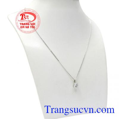 Từ sự kết hợp tinh tế giữa mặt dây Hàn Quốc và dây chuyền mảnh mai mang lại sự quyến rũ, tôn lên vẻ nữ tính cho các bạn nữ,Bộ trang sức nữ vàng trắng dịu dàng
