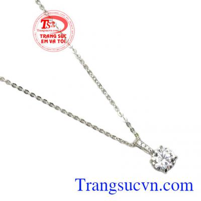 Bộ dây còn được gắn thêm đá Cz sáng lấp lánh, đây là loại đá đang được ưa chuộng nhất hiện nay,Bộ trang sức nữ vàng trắng dịu dàng