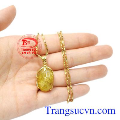 Được kết hợp vàng tây và đá thạch anh tóc vàng, bộ trang sức càng thêm sang trọng hơn. Bộ trang sức thạch anh tóc ấn tượng