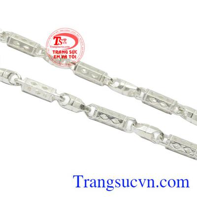 Không những vậy khi đeo dây chuyền bạc sẽ giúp cho các chàng trai cản gió, kháng khuẩn, bảo vệ sức khỏe.