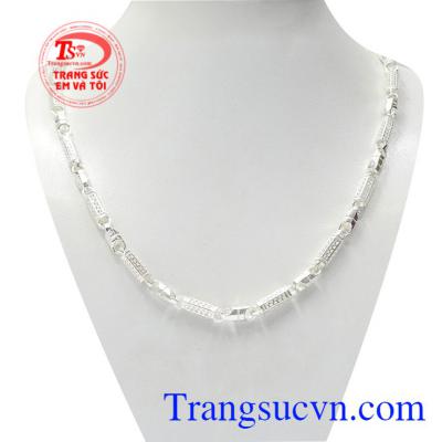 Dây chuyền bạc thành đạt mang lại vẻ thời trang, cá tính cho phái mạnh.