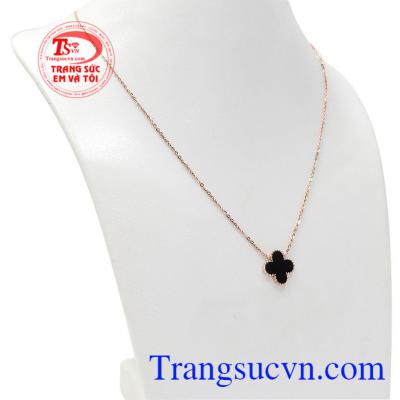 Dây chuyền may mắn vàng hồng là một sản phẩm được nhập khẩu từ Hàn Quốc. 