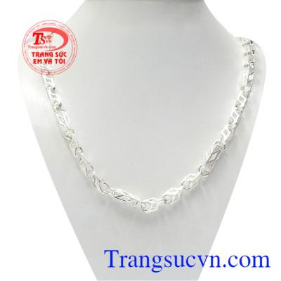 Dây chuyền nam bạc kiểu cách là sản phẩm thời trang mang lại phong cách cá tính cho phái mạnh.