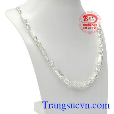 Với những đường chạm khắc tinh xảo, mang thương hiệu uy tín sẽ làm nổi bật nét cá tính riêng biệt cho phái mạnh.