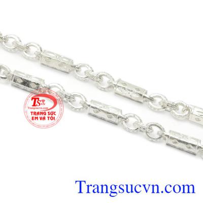 Không những thế sản phẩm còn có những công dụng tuyệt vời trong việc cản gió, kháng khuẩn.