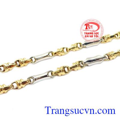 Được chế tác từ chất liệu vàng 18k giúp người dùng luôn yên tâm về độ bền đẹp. Dây chuyền nam bản lĩnh
